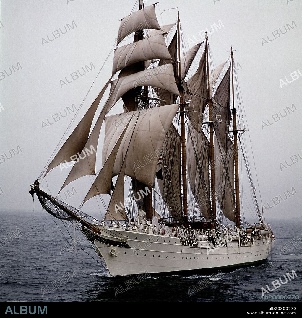 BUQUE ESCUELA JUAN SEBASTIAN EL CANO CONSTRUIDO EN 1927 - II SEMANA NAVAL DE SANTANDER JULIO 1968.