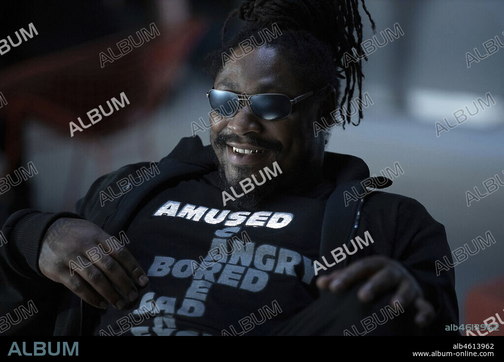 MARSHAWN LYNCH in WESTWORLD, 2016, directed by JONATHAN NOLAN. Copyright WARNER BROS. TELEVISION. Season 3.