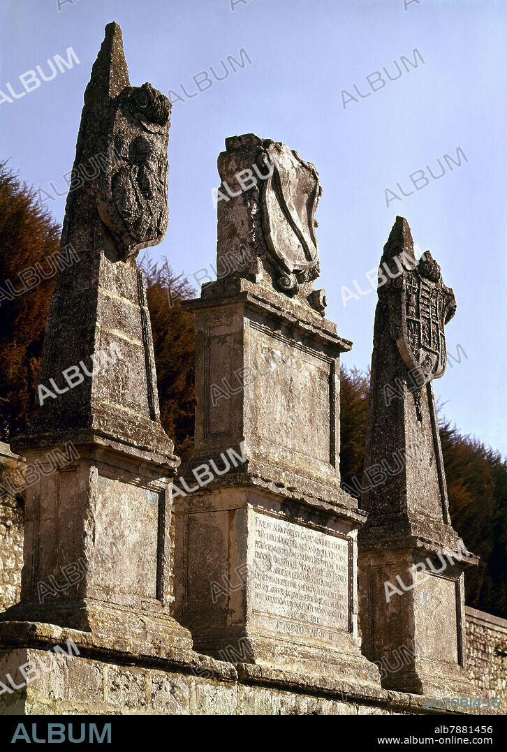 CORTES JOSE. SOLAR DEL CID - MONUMENTO REALIZADO EN 1784 CON LOS ESCUDOS DE BURGOS DE SAN PEDRO DE CARDEÑA Y EN MEDIO EL BLASON DEL CID OBRA DE MANUEL CAMPILLO - F.