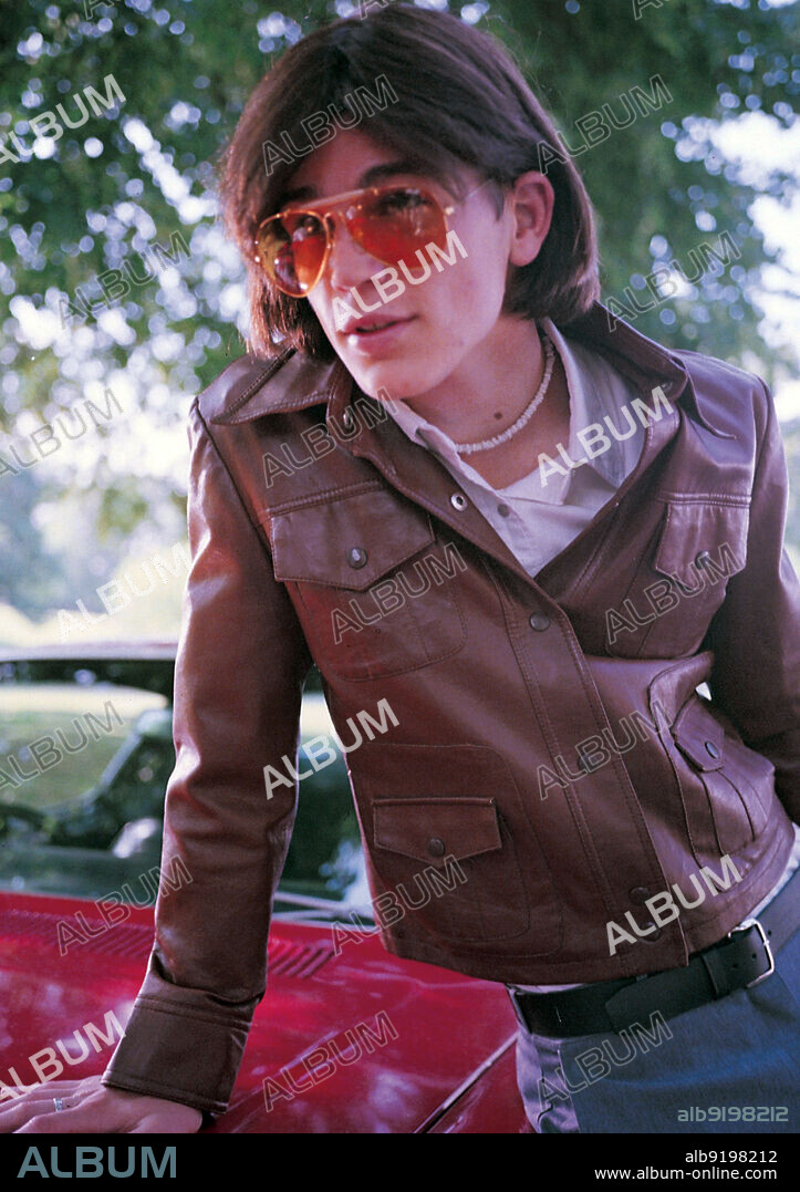 JOSH HARTNETT in THE VIRGIN SUICIDES, 1999, directed by SOFIA COPPOLA. Copyright ZOETROPE STUDIOS.