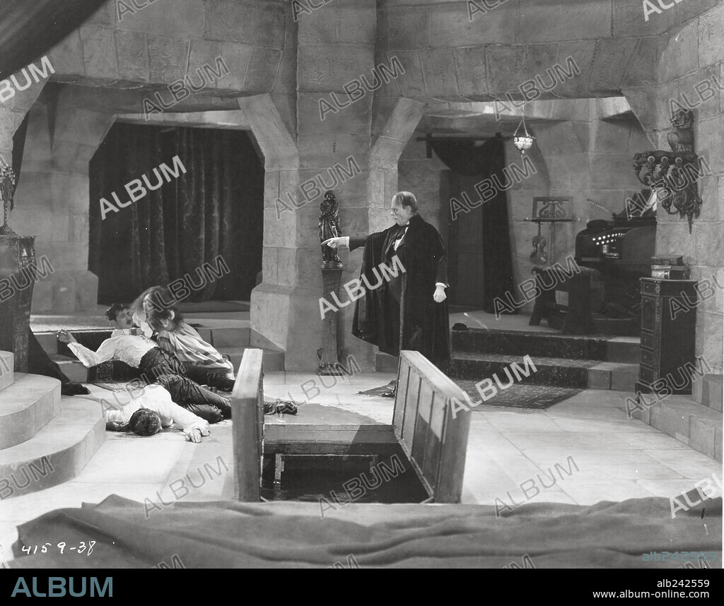 LON CHANEY in THE PHANTOM OF THE OPERA, 1925, directed by RUPERT JULIAN. Copyright UNIVERSAL PICTURES.