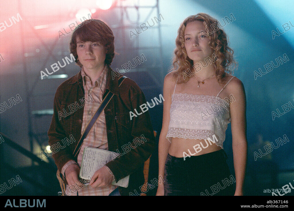 KATE HUDSON y PATRICK FUGIT en CASI FAMOSOS, 2000 (ALMOST FAMOUS), dirigida por CAMERON CROWE. Copyright COLUMBIA PICTURES/DREAMWORKS PICTURES / PRESTON, NEAL.