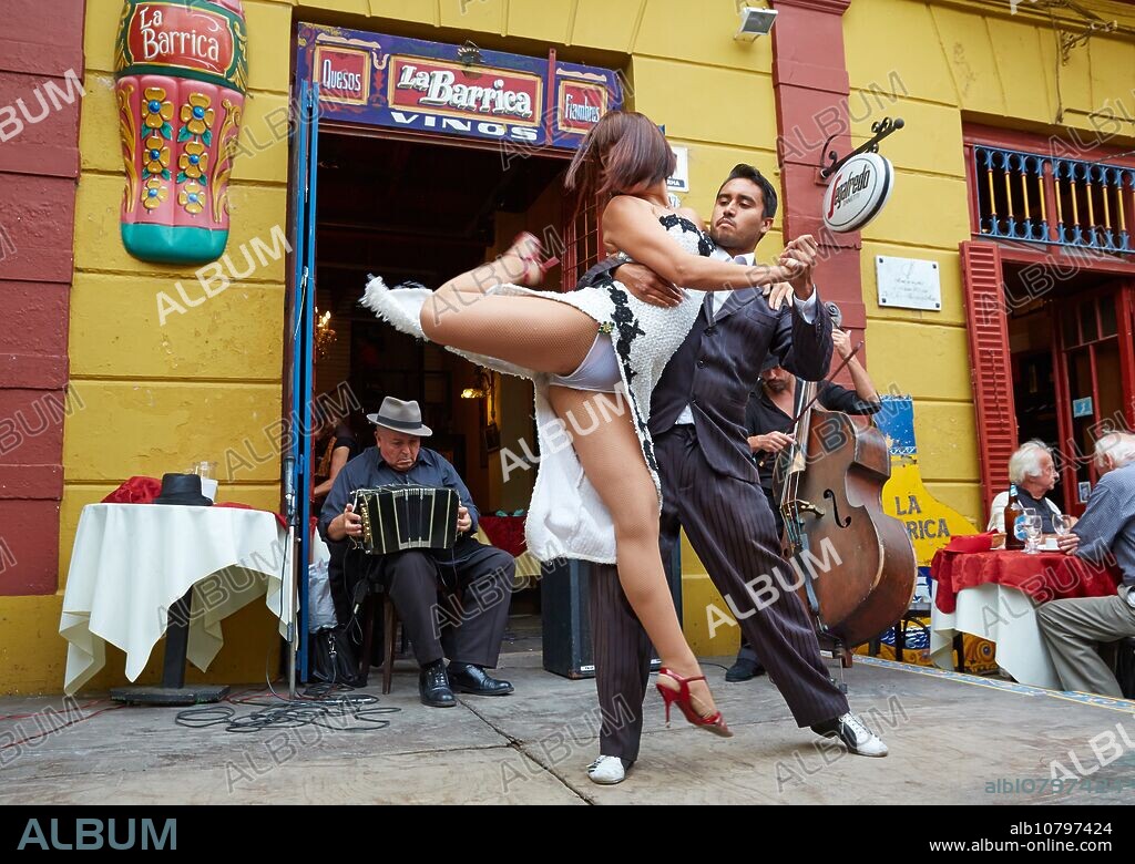 Tango. Caminito street. La Boca. Buenos Aires. Argentina.