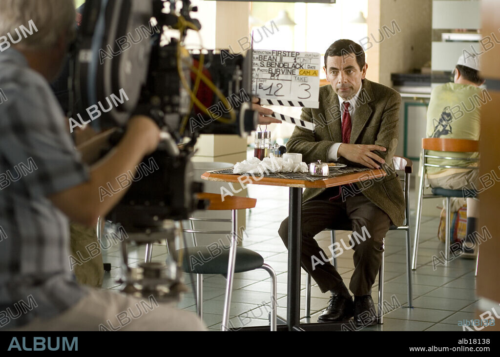 ROWAN ATKINSON in MR. BEAN'S HOLIDAY (2007), directed by STEVE BENDELACK. Copyright STUDIO CANAL/UNIVERSAL FOCUS/WORKING TITLE FILMS / KEYTE, GILES.