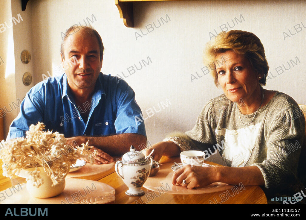 Dietz Werner Steck, German television and theater actor, with his wife Hannelore drinking coffee, Germany around 1996. (original german headline: Dietz Werner Steck).