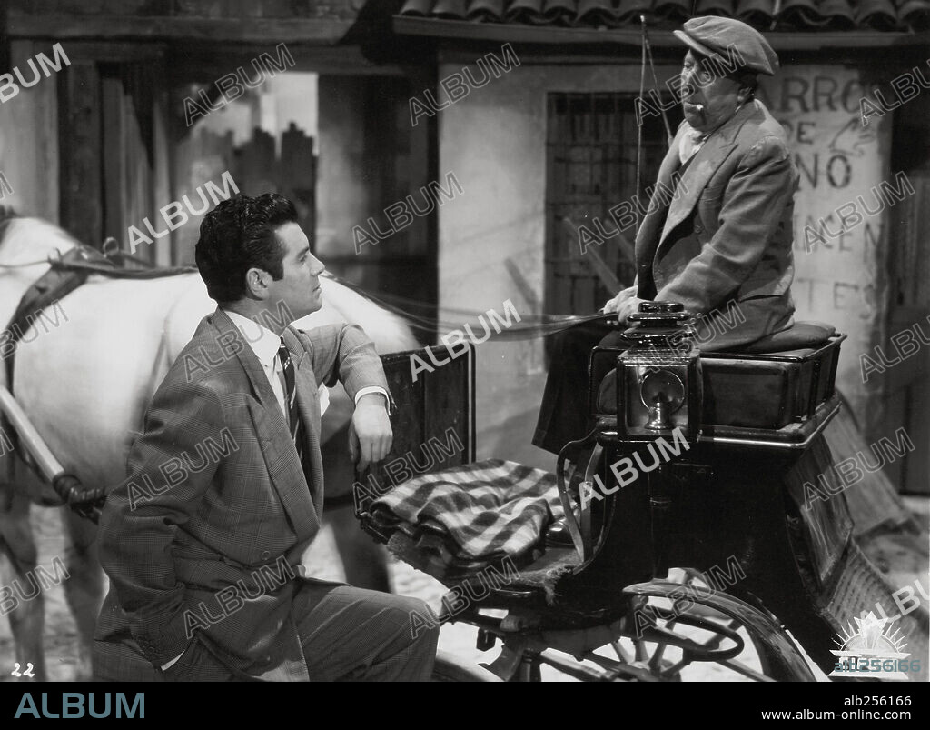 JOSE ISBERT y JOSE SUAREZ en ASI ES MADRID, 1953. Copyright CINESOL, S.A.