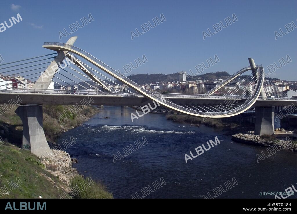 Ourense / Orense; puente nuevo sobre el río Miño.