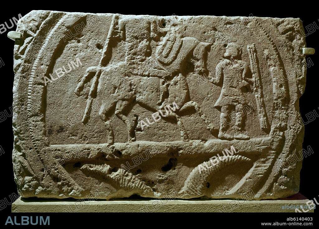 ESTELA EN PIEDRA - JINETE E INFANTE DE LA MESETA - ARTE IBERO-ROMANO PROCEDENTE DE LARA DE LOS INFANTES.