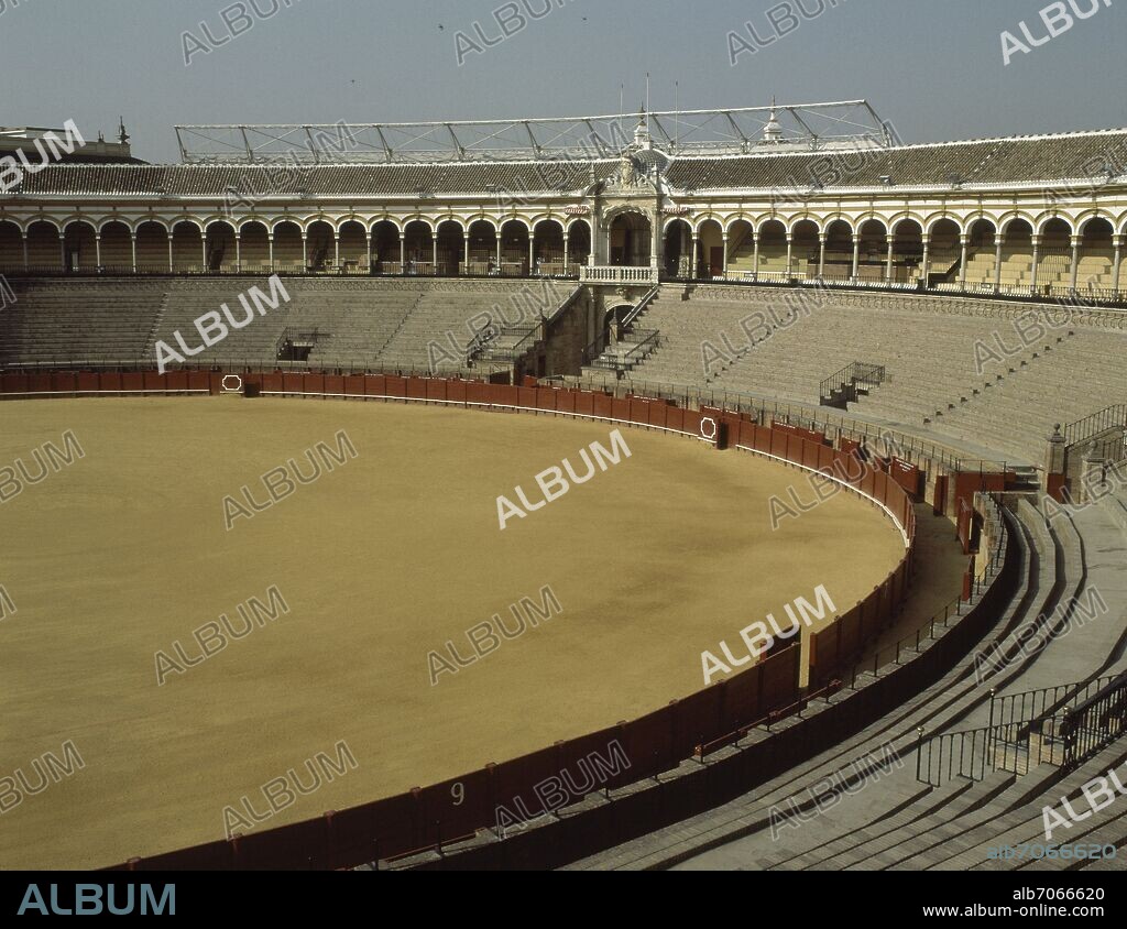 VICENTE SAN MARTIN. RUEDO DE LA PLAZA DE TOROS DE LA MAESTRANZA DE SEVILLA.