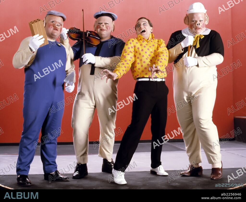 LA ORQUESTA MONDRAGON. GRUPO MUSICAL ESPAÑOL CREADO EN EL AÑO 1976. ALREDEDOR DEL PRESENTADOR Y CANTANTE JAVIER GURRUCHAGA. FOTOGRAFIA DEL AÑO 1978.