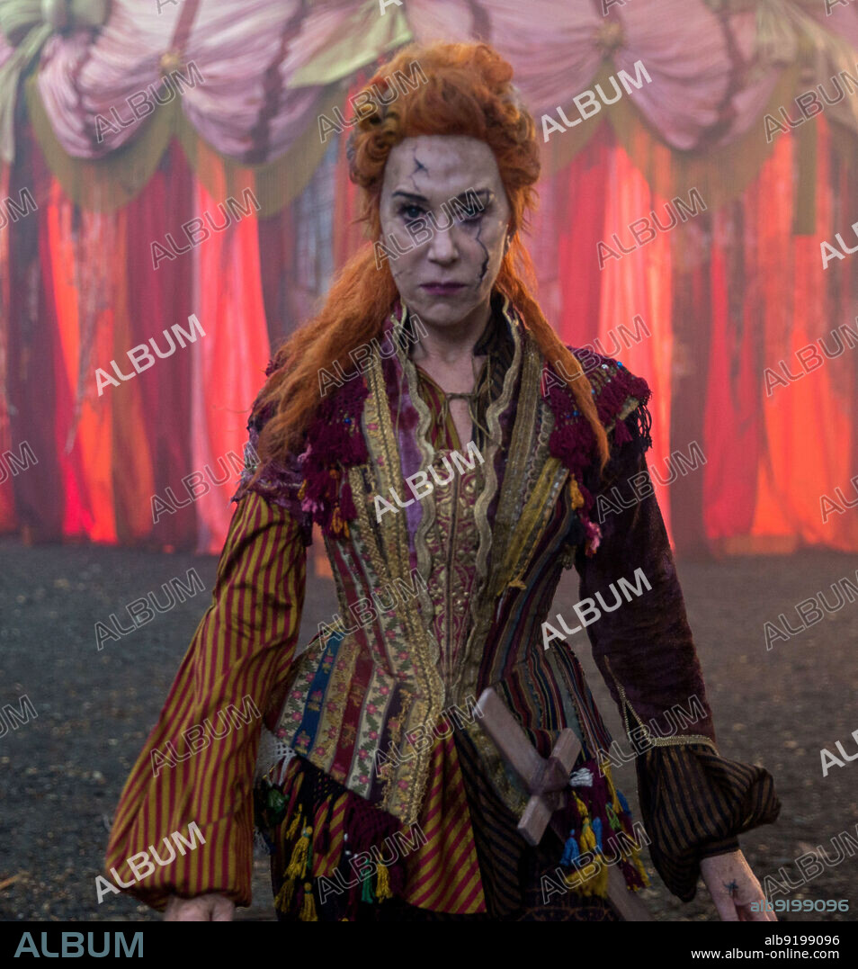 HELEN MIRREN en EL CASCANUECES Y LOS CUATRO REINOS, 2018 (THE NUTCRACKER AND THE FOUR REALMS), dirigida por JOE JOHNSTON y LASSE HALLSTROM. Copyright WALT DISNEY PICTURES.