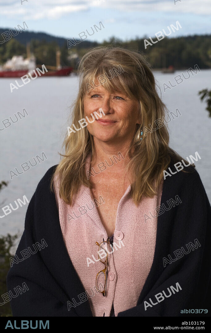 JUDITH IVEY in PICTURES OF HOLLIS WOODS, 2007, directed by TONY BILL. Copyright HALLMARK HALL OF FAME PRODUCTIONS / HEINILA, ERIK.