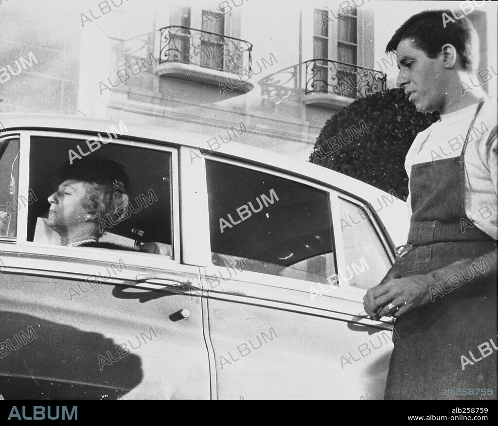 JERRY LEWIS en EL CENICIENTO, 1960 (CINDERFELLA), dirigida por FRANK TASHLIN. Copyright PARAMOUNT PICTURES.