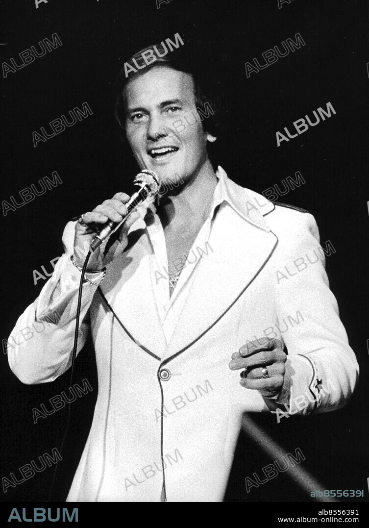 Stockholm 1977-01-03. Sångaren Pat Boone uppträder i Kungliga hallen. Foto: Gunnar Lantz / SvD / TT / kod 12014.