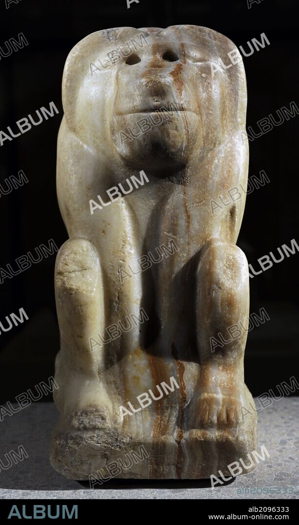 ARTE EGIPCIO. EGIPTO. Figura sentada de un babuino con cartucho del rey Narmer o Menes, considerado el primer faraón. I Dinastía. Período Arcaico. Hacia el 3000 a. C. Calcita-alabastro. Neues Museum (Nuevo Museo). Berlín. Alemania. Europa.