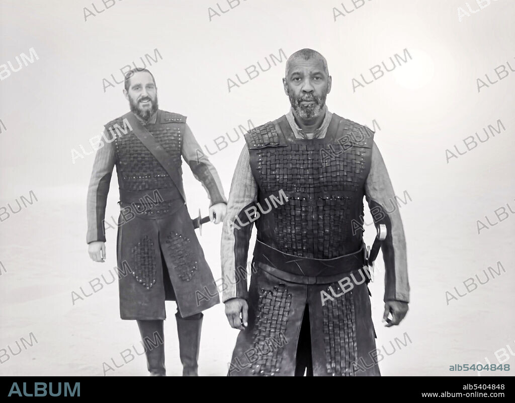BERTIE CARVEL and DENZEL WASHINGTON in THE TRAGEDY OF MACBETH (2021), directed by JOEL COEN. Copyright A24/IAC Films.