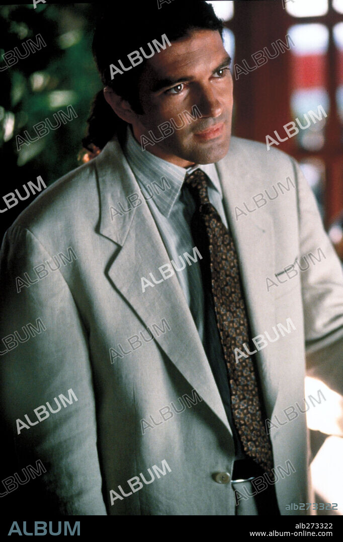 ANTONIO BANDERAS in TWO MUCH, 1995, directed by FERNANDO TRUEBA. Copyright LOLAFILMS/SOGETEL/FERNANDO TRUEBA P.C.