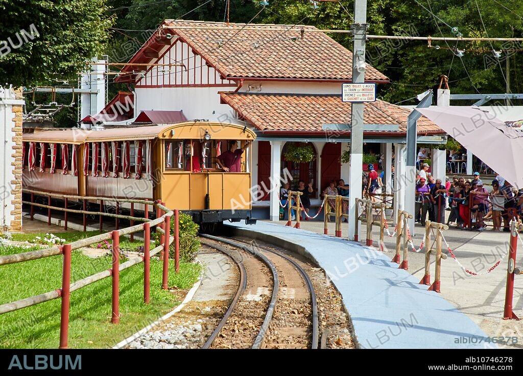 Tren de Larrune, Le Train de La Rhune, Sare, Aquitaine, Pyrenees Atlantiques, France, Europe.