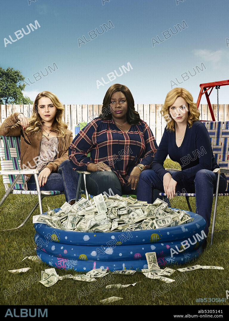 CHRISTINA HENDRICKS, MAE WHITMAN and Retta in GOOD GIRLS, 2018, directed by ANDREW MCCARTHY, DEAN PARISOT, MICHAEL WEAVER and PHIL TRAILL. Copyright UNIVERSAL TELEVISION.