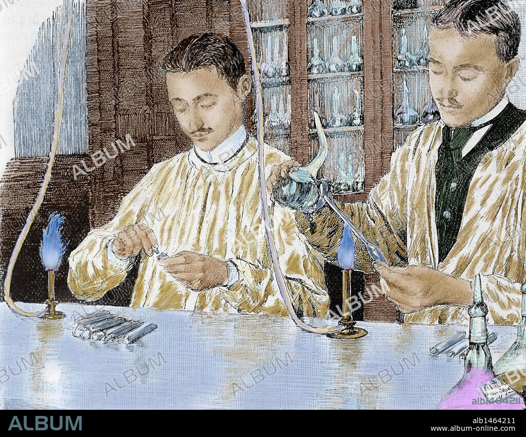 "Llenando tubos con vacuna carbuncosa, Instituto Pasteur de París". Louis PASTEUR (1822-1895), emprendió en 1877 el estudio del carbunco, a partir de los resultados obtenidos por R. Koch. En 1881, en una experiencia pública en Pouilly-le-Fort, mostró con gran éxito las propiedades de su vacuna. Grabado coloreado.