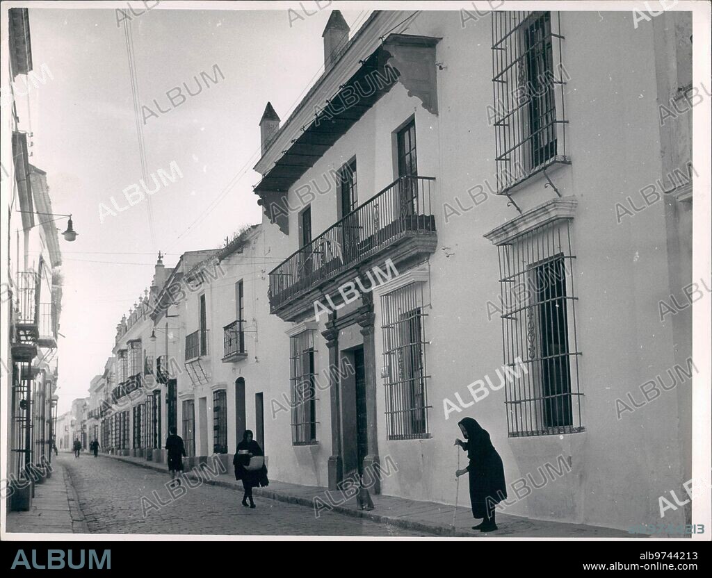 1963. New street in Moguer (Huelva), where Juan Ramón Jimenez lived, at number 10, whose house was converted into a museum.