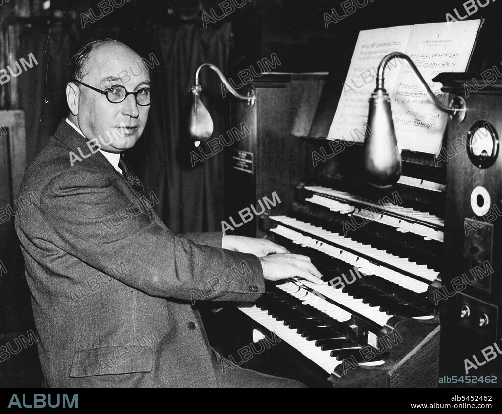 New Organist At St George's Chapel Windsor Castle: Dr. William H. Harris photographed at the organ of St George's Chapel today.Dr. William H. Harris has just succeeded Sir Walford Davies as organist of St. George's Chapel, Windsor Castle. January 09, 1934. (Photo by Associated Press Feature Photo).