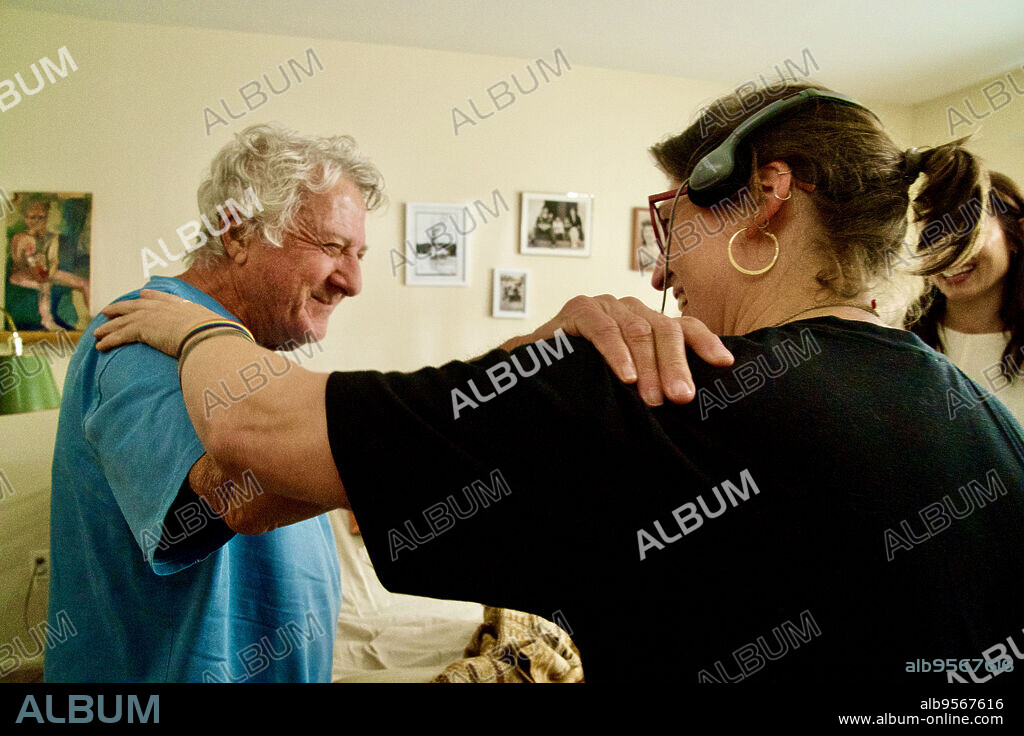 DUSTIN HOFFMAN and MAYIM BIALIK in AS THEY MADE US, 2022, directed by MAYIM BIALIK. Copyright Yale Productions.