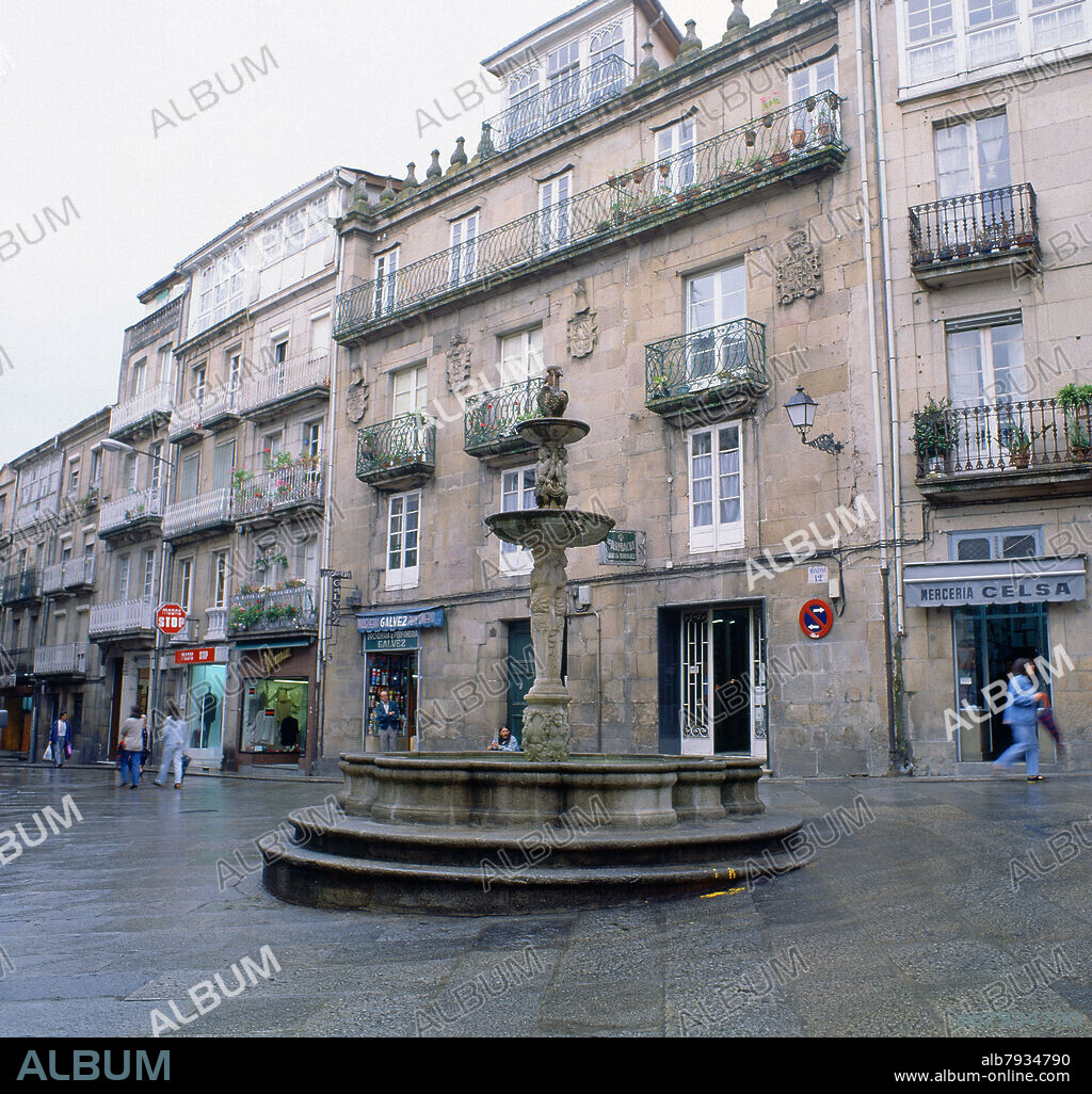 FUENTE BARROCA EN LA PLAZA DEL HIERRO - SIGLO XVIII - FOTO AÑOS 90.
