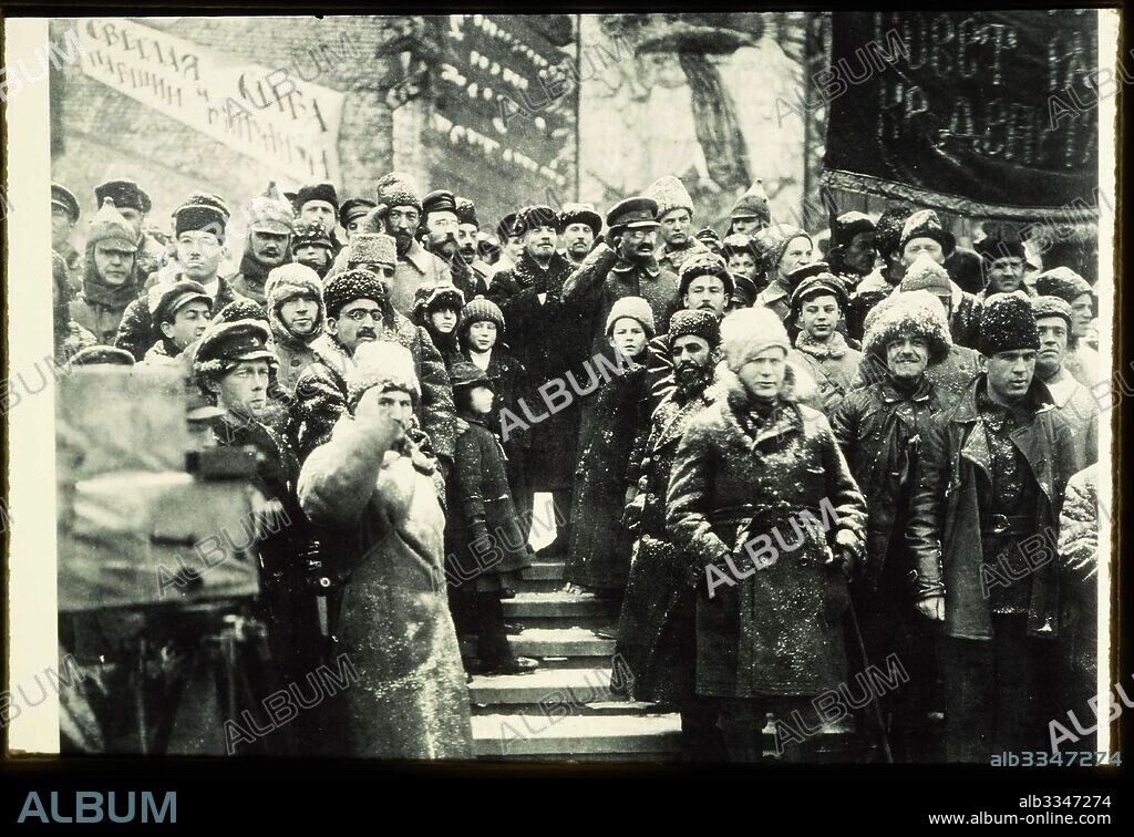 ANÓNIMO. Vladimir Lenin and Leon Trotsky on the Red Square on November 7, 1919.