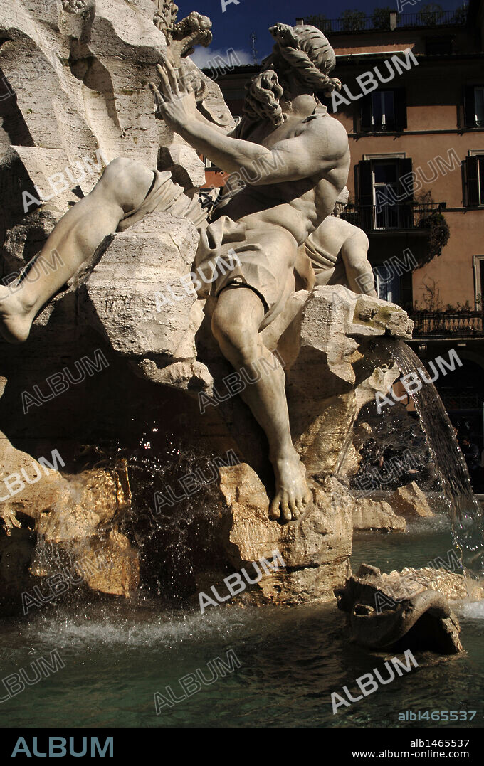 ARTE BARROCO. ITALIA. BERNINI, Gian Lorenzo (1598-1689). FUENTE DE LOS CUATRO RIOS (FONTANA DEI QUATTRO FIUMI) (1647-1651), donde se representan el Nilo, el Ganges, el Danubio y el Río de la Plata. Detalle de la ESCULTURA DE UN GIGANTE representa a uno de los ríos. Plaza Navona. ROMA.