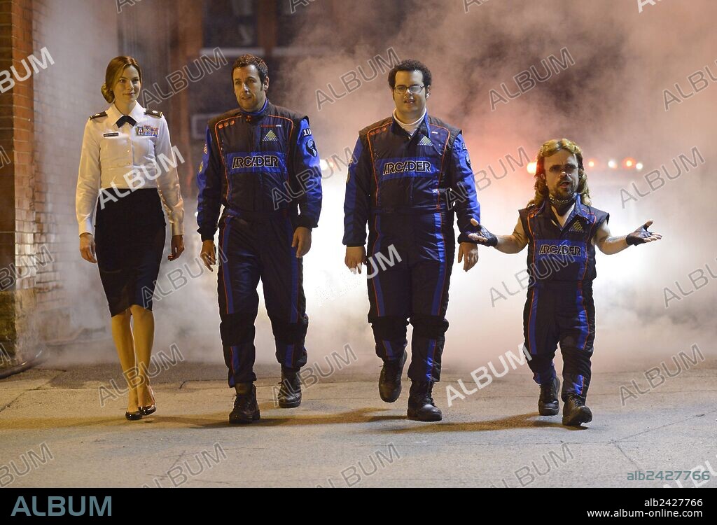 ADAM SANDLER, JOSH GAD, MICHELLE MONAGHAN und PETER DINKLAGE in PIXELS, 2015, unter der Regie von CHRIS COLUMBUS. Copyright COLUMBIA PICTURES.