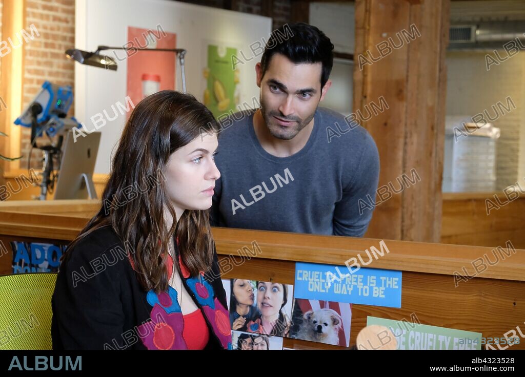 ALEXANDRA DADDARIO and TYLER HOECHLIN in CAN YOU KEEP A SECRET?, 2019, directed by ELISE DURAN. Copyright BCDF PICTURES.