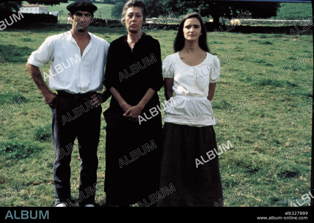 ANA TORRENT y PILAR BARDEM en VACAS, 1992, dirigida por JULIO MEDEM.