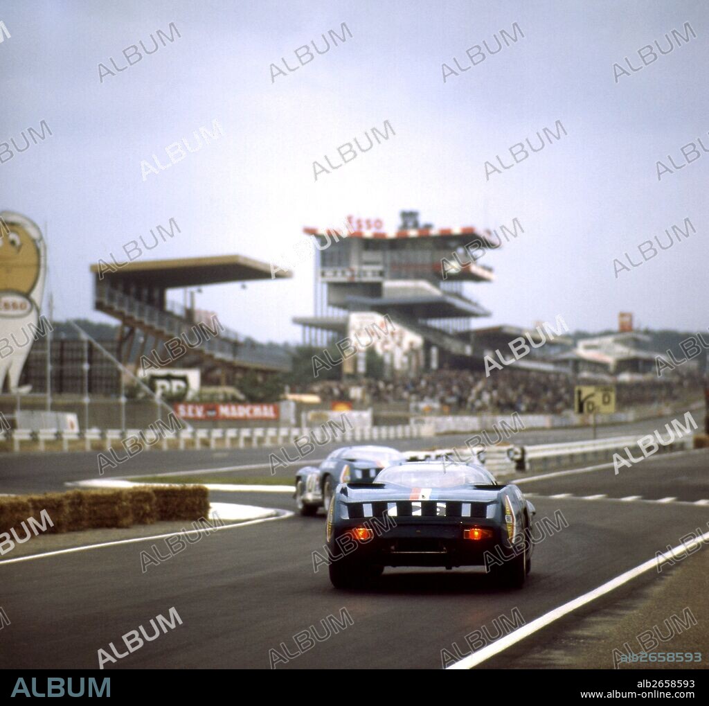 Le Mans alpine-Renault comb tail Ford Chicane.