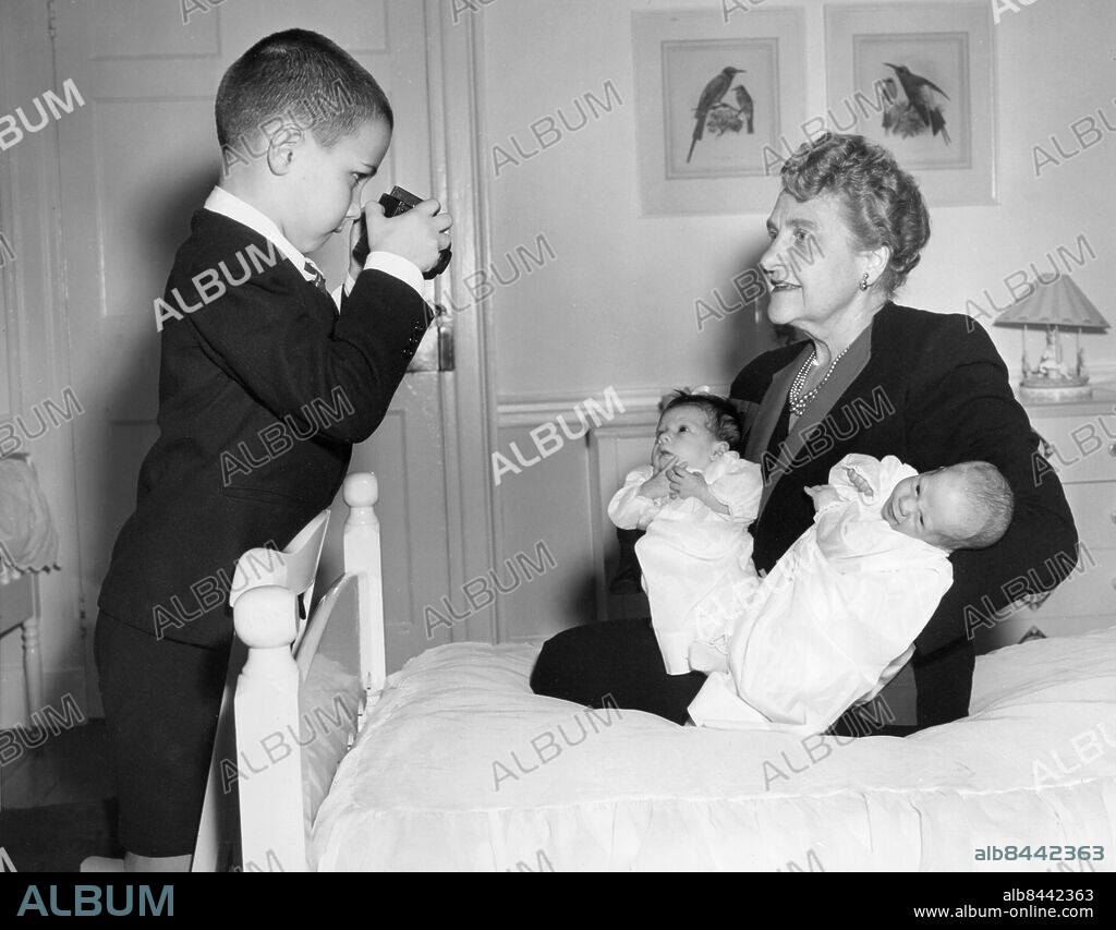 Orig. bildtext... POTENTIAL 1970 REPUBLICANS Washington, D.C. Republican congresswoman Frances P Bolton of Ohio looks like any other proud grandmother as she poses with her month-old twin grandchildren Molly Peters and John Bingham Bolton, for a picture by another grandson, Tommy Bolton, 7. Father of the twins is the congresswoman's son, Kenyan Bolton, now with the state department. The mother is the daughter of mr. and mrs S. Phillips Petsres of Lancaster, O. Anm. Profiler Trio Fotograferar CD462 persons: TOMMY BOLTON;FRANCES BOLTON sites: WASHINGTON D C;USA.