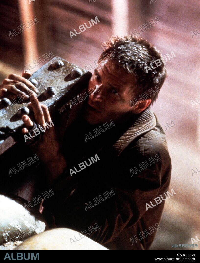 HARRISON FORD en BLADE RUNNER, 1982, dirigida por RIDLEY SCOTT. Copyright LADD COMPANY/WARNER BROS.