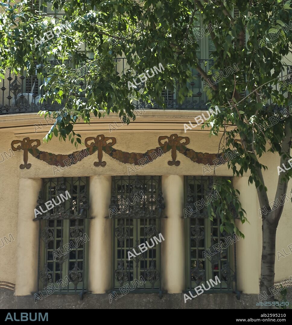 La Casa Pere Company es un edificio modernista de Barcelona, España, construido por Josep Puig i Cadafalch en 1911.