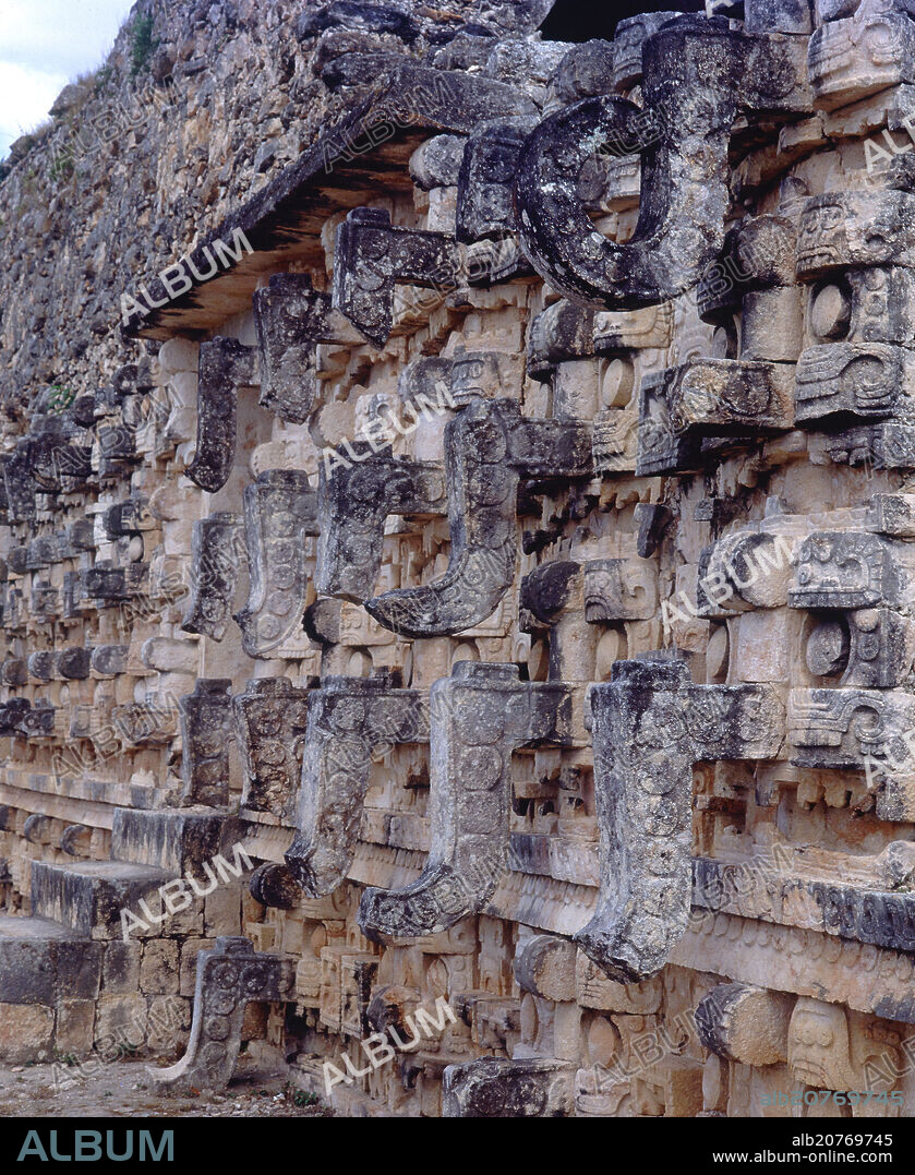 CODZ POOP O PALACIO DE LAS MASCARAS- DETALLE DE LOS MASCARONES DE CHAC DIOS DE LA LLUVIA - S IX.