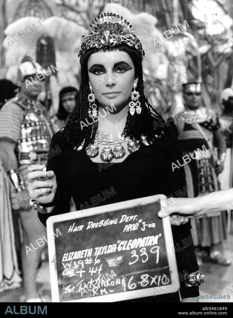 ELIZABETH TAYLOR in CLEOPATRA, 1963, directed by JOSEPH L. MANKIEWICZ. Copyright 20TH CENTURY FOX.