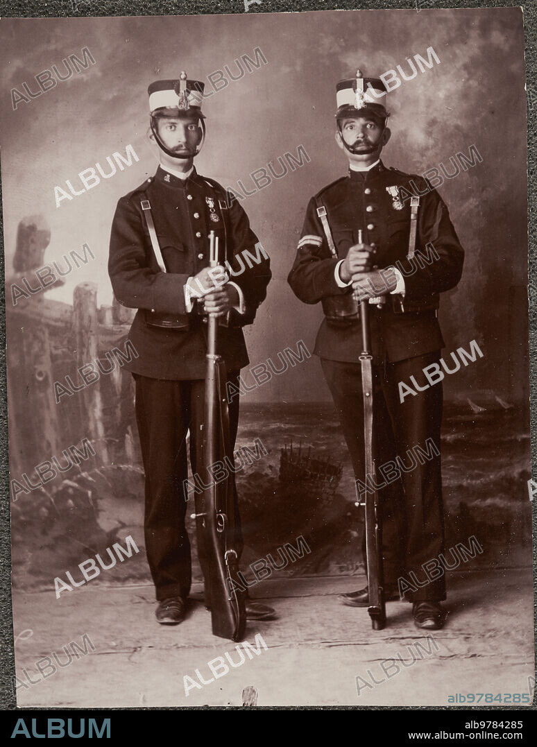 Los carabineros Don Francisco Vicente Sandoval y Don Antonio Ferrer García, recompensados con la Cruz de Beneficencia de 3ª clase, por su arrojo y heroísmo, salvando de una muerte cierta, y con exposición de sus vidas, a 19 personas que en la noche del 21 de agosto de 1905 estaban acampadas en el sitio llamado Puntas de Cannegre.