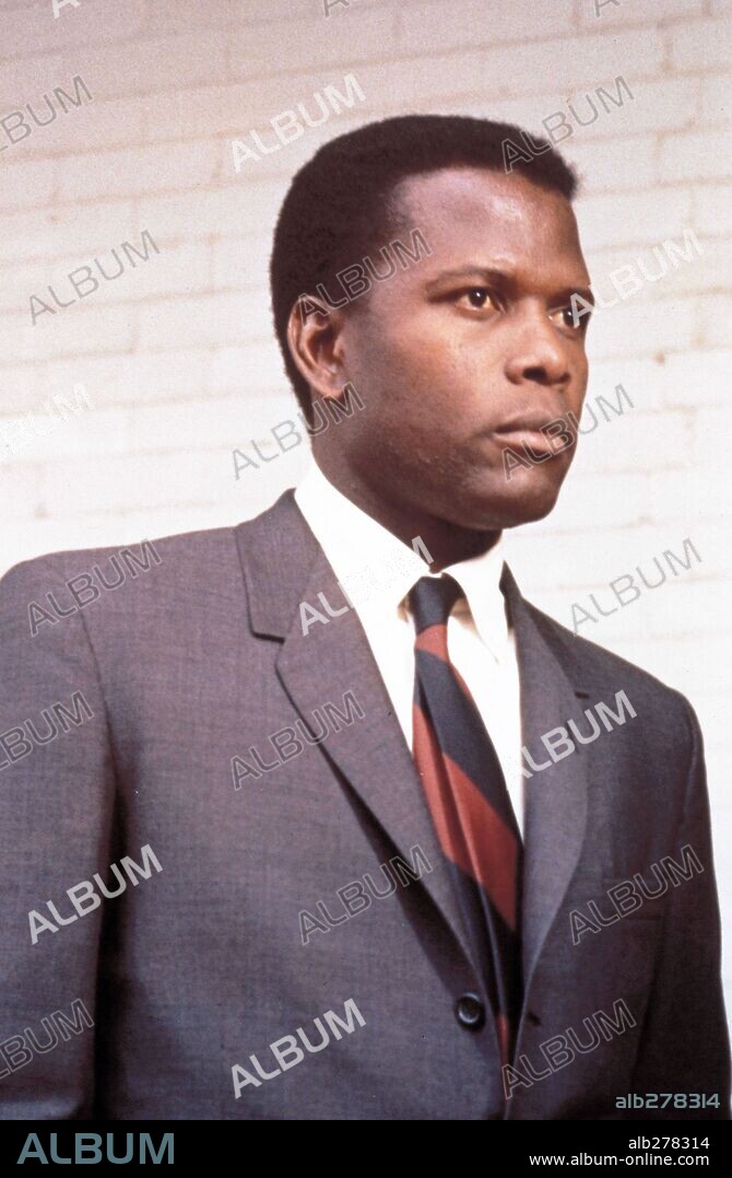 SIDNEY POITIER en EN EL CALOR DE LA NOCHE, 1967 (IN THE HEAT OF THE NIGHT), dirigida por NORMAN JEWISON. Copyright MIRISCH/UNITED ARTISTS.
