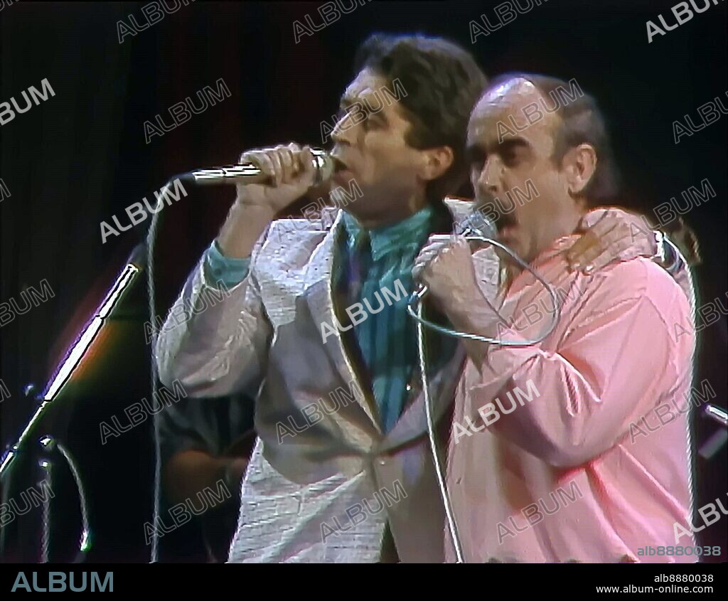 JOAQUIN SABINA and JOSE ANTONIO LABORDETA in LABORDETA, UN HOMBRE SIN MAS, 2022, directed by GAIZKA URRESTI and PAULA LABORDETA. Copyright Urresti Producciones.