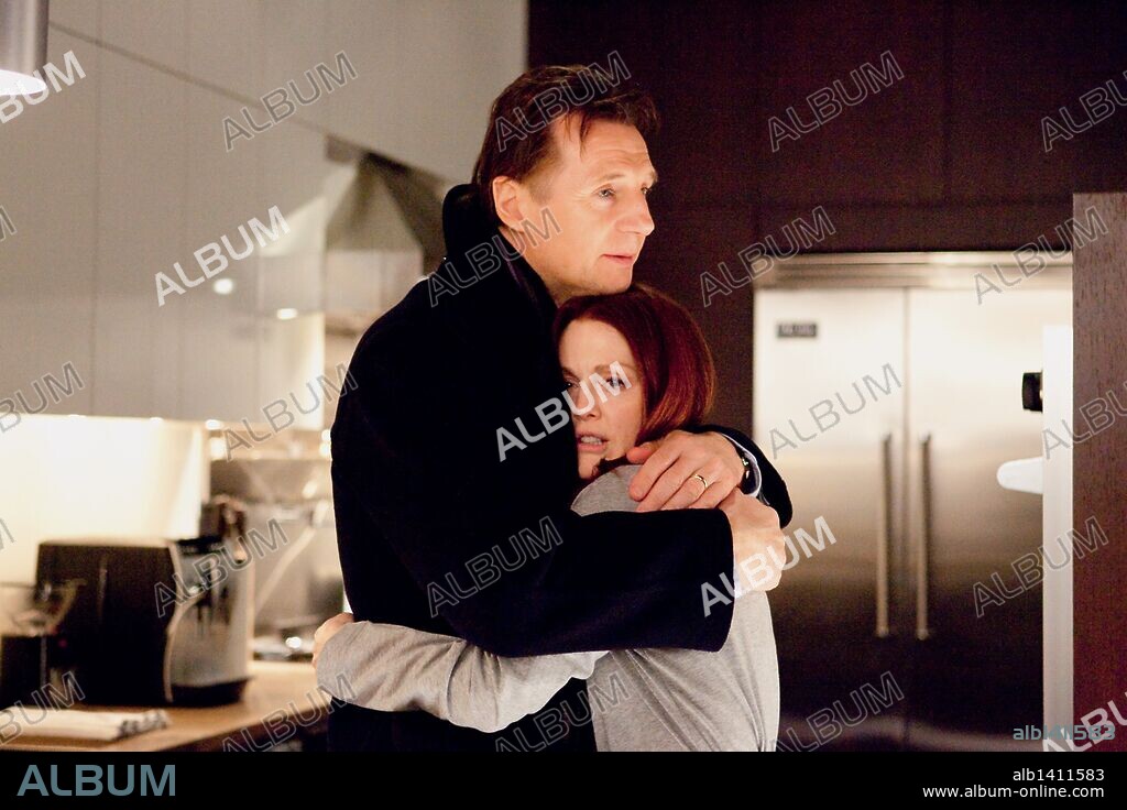 JULIANNE MOORE y LIAM NEESON en CHLOE, 2009, dirigida por ATOM EGOYAN. Copyright THE MONTECITO PICTURE COMPANY / RAFY.