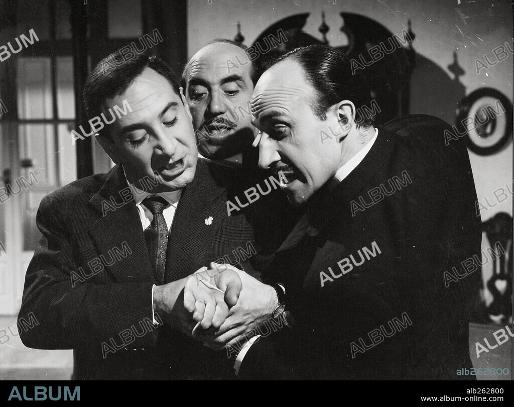 ALFREDO LANDA, ANTONIO FERRANDIS y JOSE "SAZA" SAZATORNIL en LAS VIUDAS, 1966, dirigida por JOSE MARIA FORQUE y JULIO COLL.