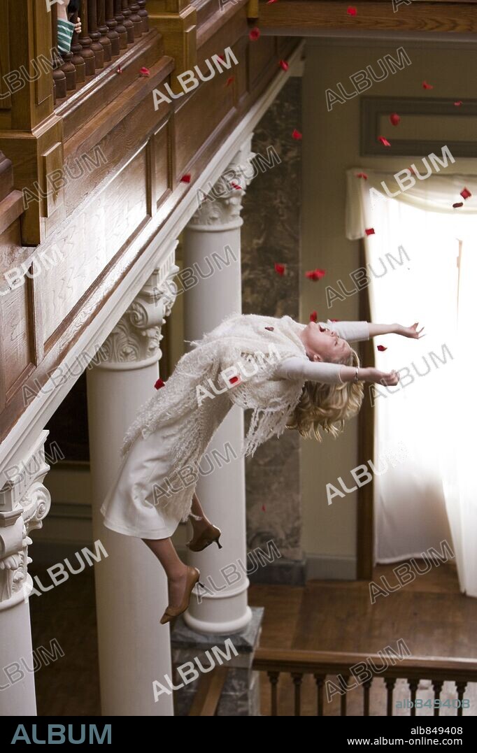 JULIA STILES en LA PROFECÍA, 2006 (THE OMEN), dirigida por JOHN MOORE. Copyright VALITUTTI, VINCE.