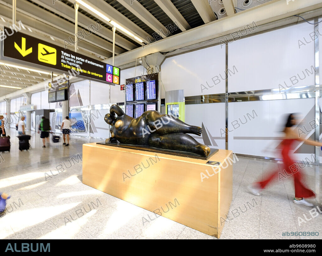 Mujer Recostada, 1992, obra de Fernando Botero, aeropuerto internacional Son Sant Joan, Palma, Mallorca, balearic islands, spain, europe.