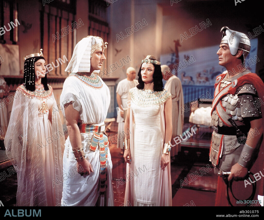 GENE TIERNEY, MICHAEL WILDING and VICTOR MATURE in THE EGYPTIAN, 1954, directed by MICHAEL CURTIZ. Copyright 20TH CENTURY FOX.