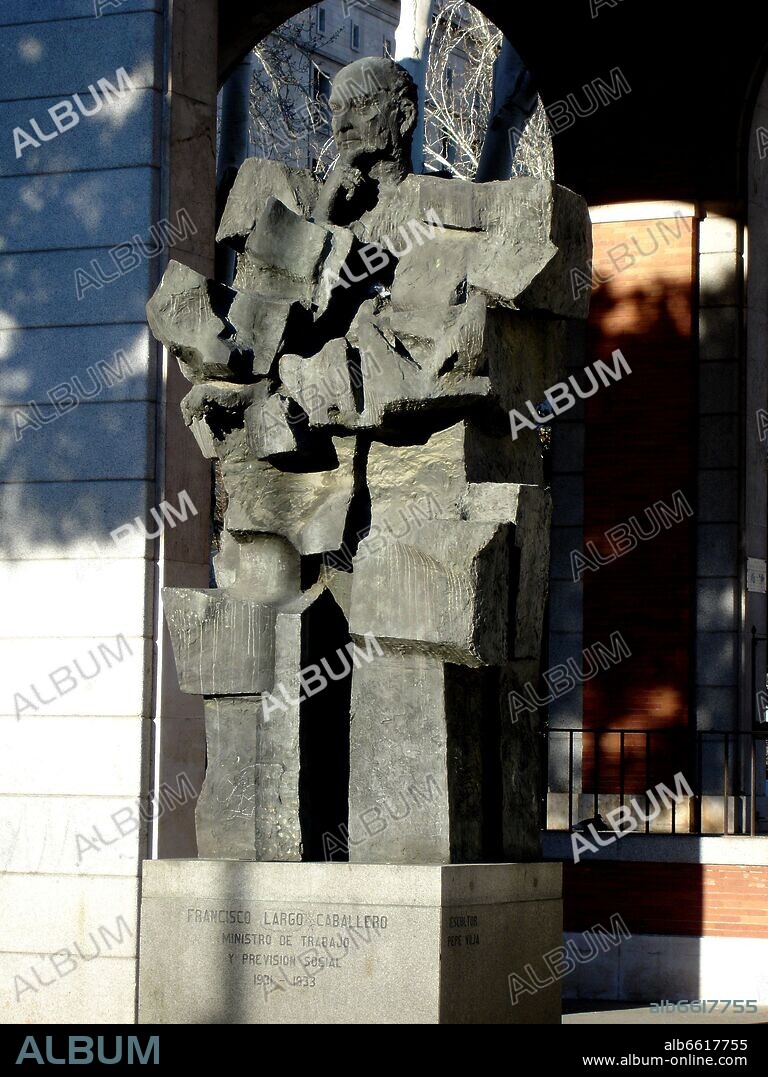 JOSE NOJA (1938-). ESCULTURA DE FRANCISCO LARGO CABALLERO MINISTRO DE TRABAJO Y PREVISION SOCIAL 1931-1933.