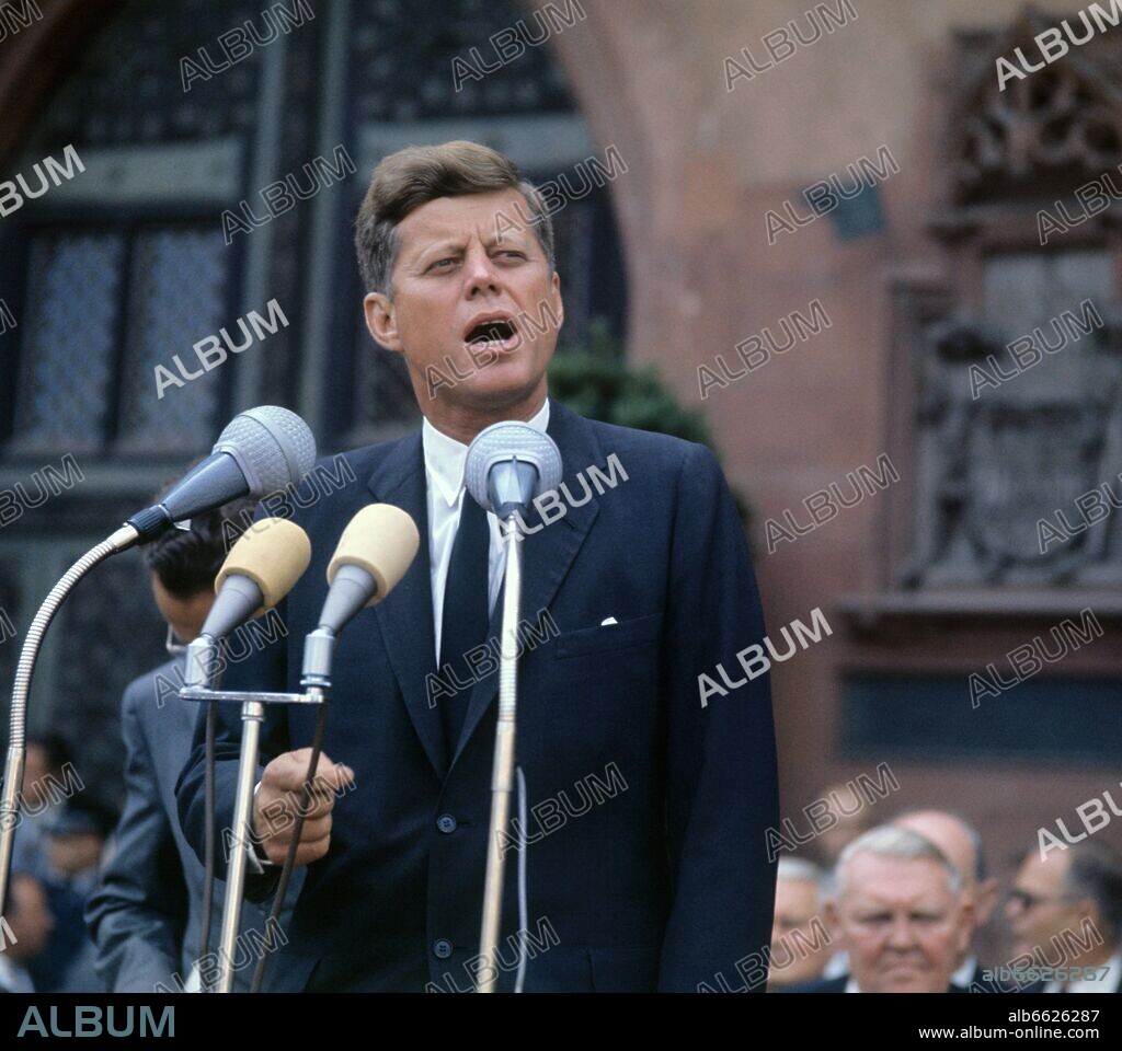 John F Kennedy. US President John F. Kennedy gives a speech in front of the city hall Römer in Frankfurt during his visit in Germany in June 1963. 01/06/1963