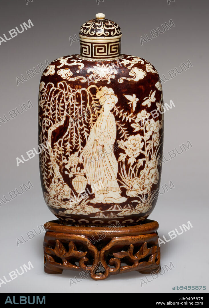 Snuff Bottle, 1890-1930, 3 3/4 x 2 1/4in. (9.5 x 5.7cm), Ivory, China, 19th century.